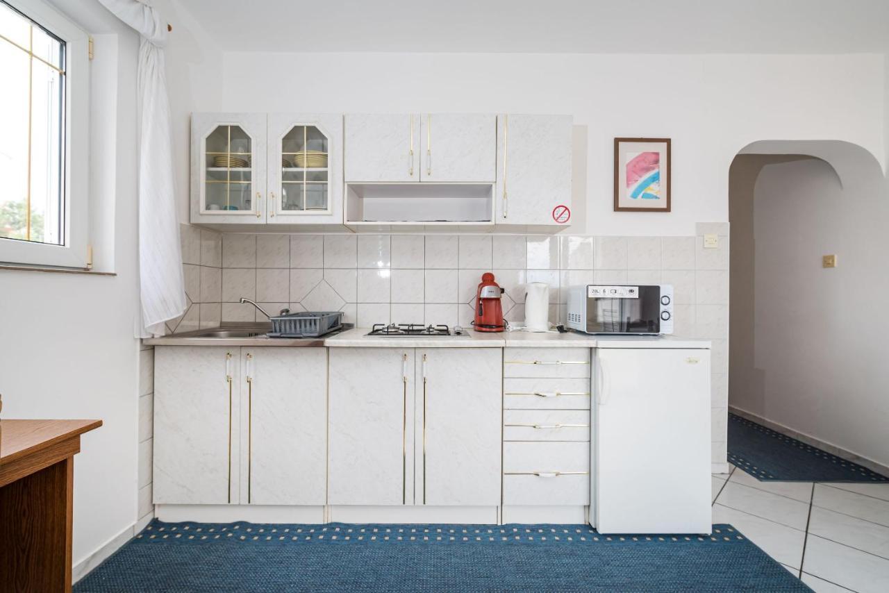 Nice Apartment Silvia Novalja Kültér fotó