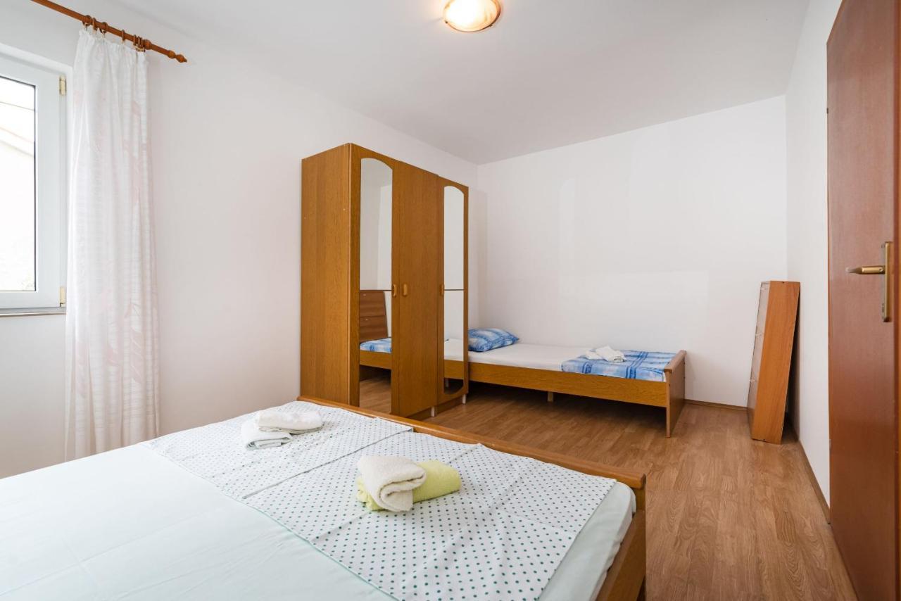 Nice Apartment Silvia Novalja Kültér fotó