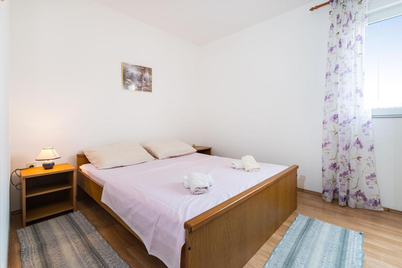 Nice Apartment Silvia Novalja Kültér fotó