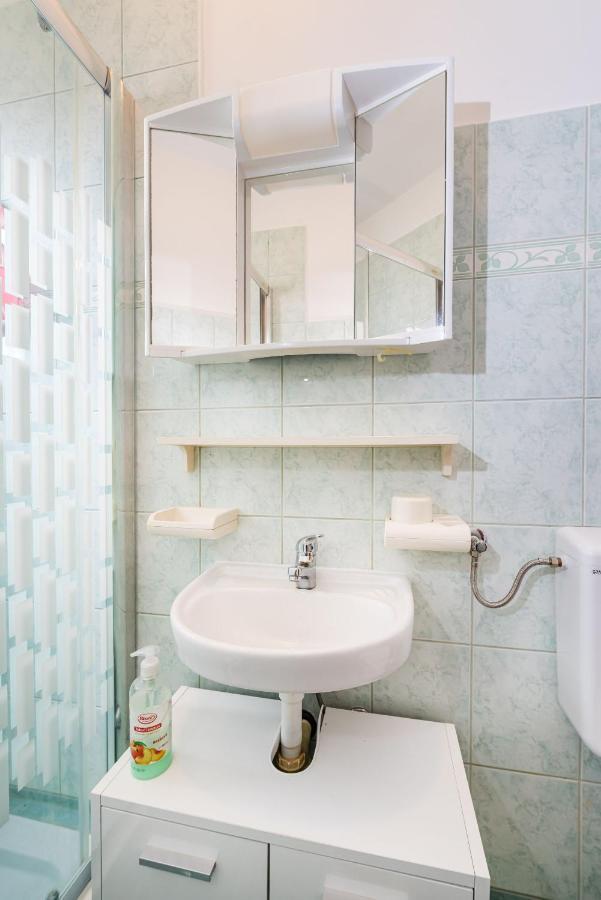 Nice Apartment Silvia Novalja Kültér fotó