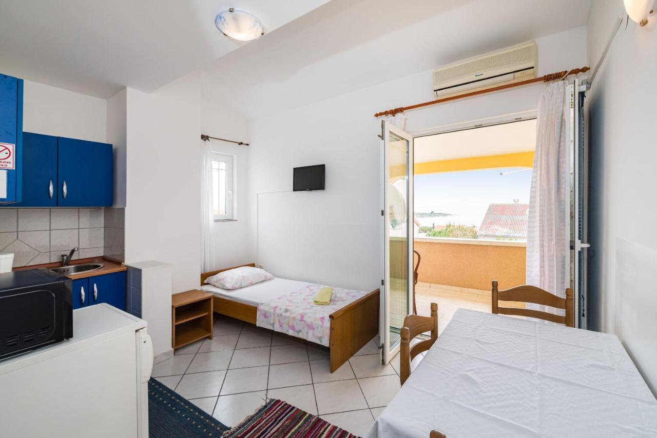 Nice Apartment Silvia Novalja Kültér fotó